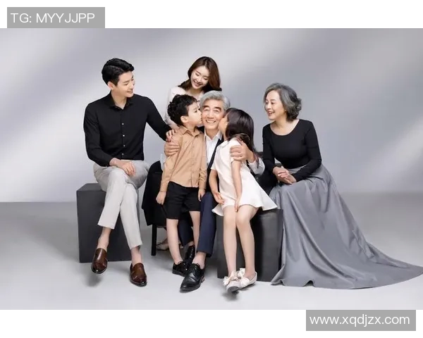 老足球明星与家人温馨合影展现幸福生活的美好瞬间