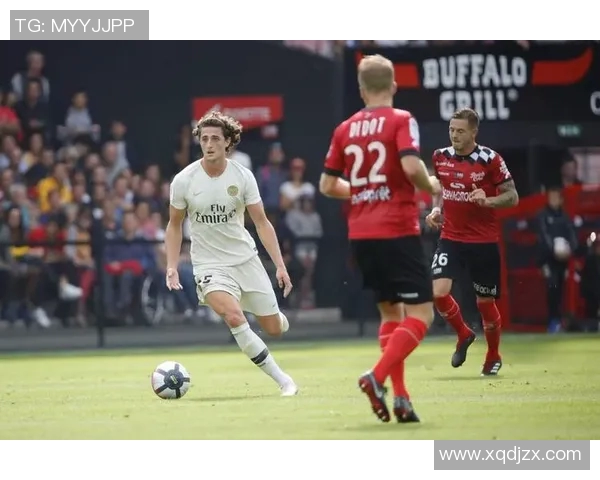 巴黎与甘冈精彩对决集锦回顾赛场瞬间尽显足球魅力与激情 巴黎与甘冈精彩对决集锦回顾赛场瞬间尽显足球魅力与激情